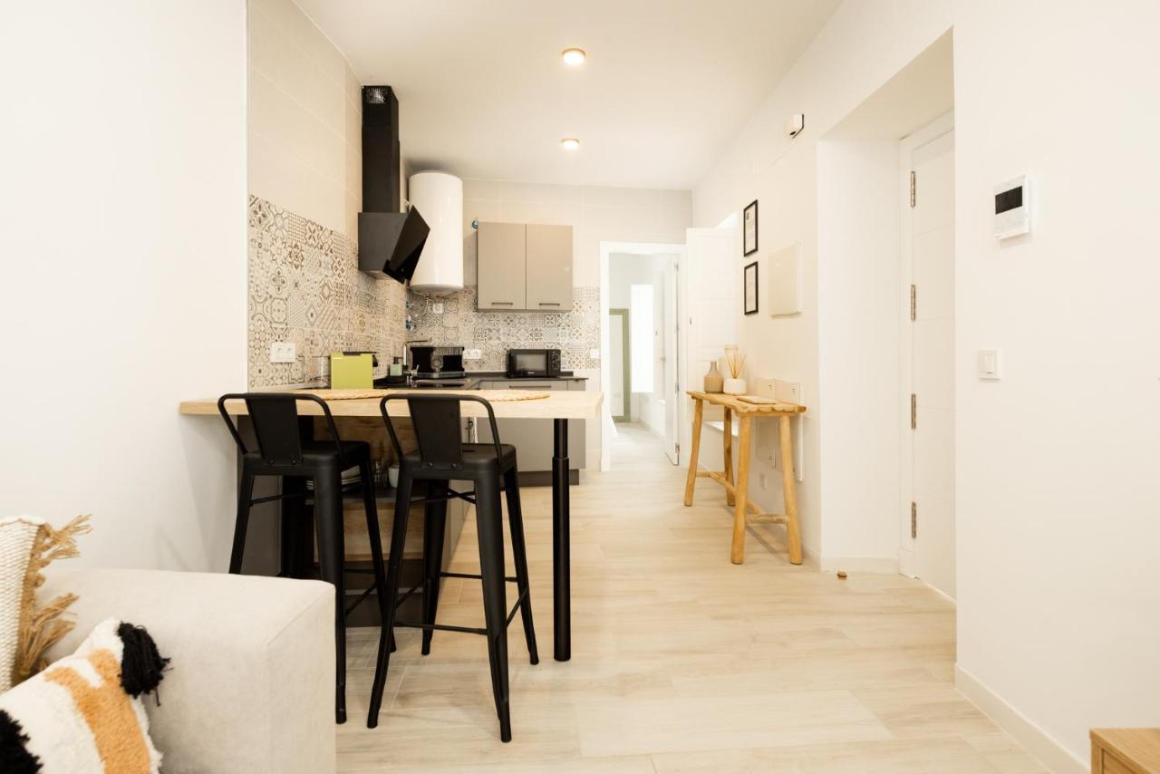 Apartamento Mucha Vida Little Apartments Кадис Екстериор снимка